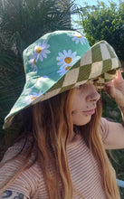 Load image into Gallery viewer, Wide Brim Green Sweet Daisy Sun Hat, Beach Hat Women&#39;s
